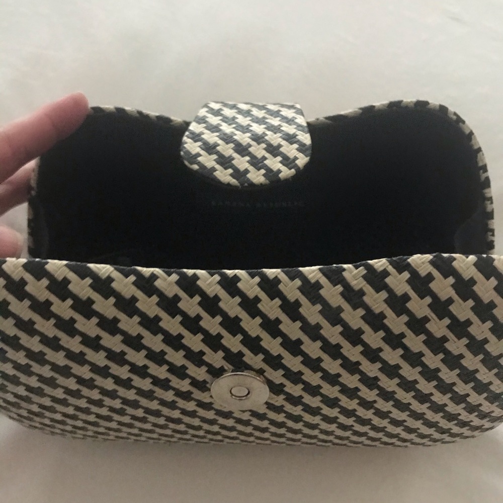 Banana Republic clutch - Picture 3 of 5